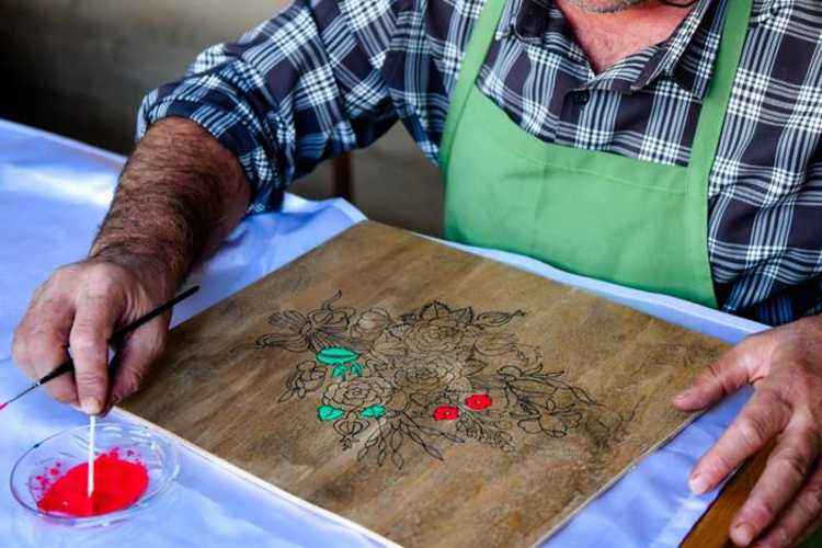 artisan applying Edirnekari Ottoman wood art Edirne