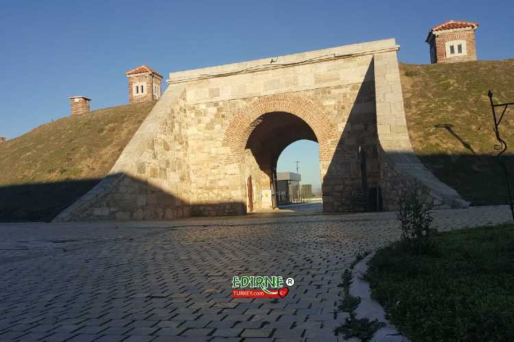 Main entrance of Hıdırlık Tabyası (Hıdırlık Fort) in Edirne showing the historic Ottoman military complex gate