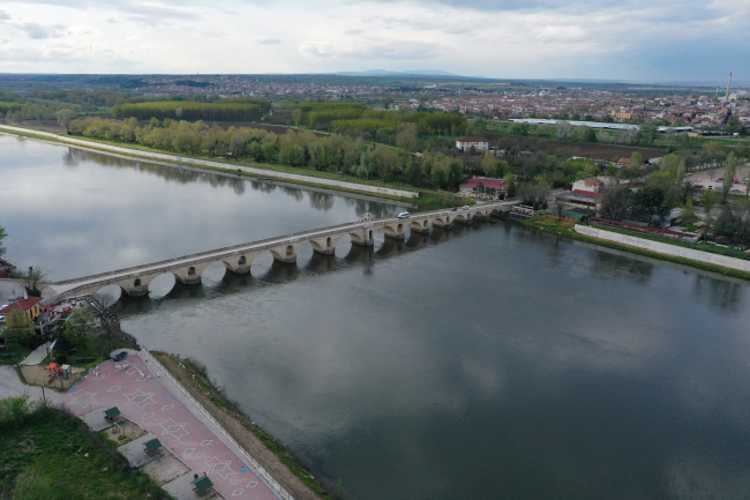 Aerial view of the Maritsa River flowing through Edirne, showing the river’s course and surrounding landscape