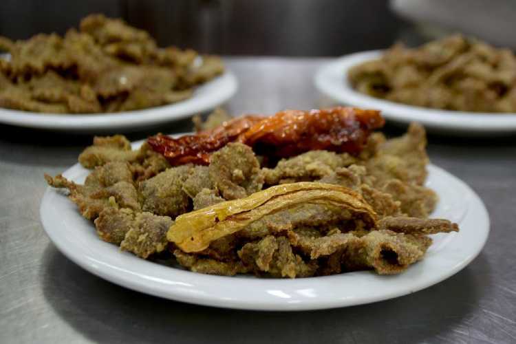 A plate of Edirne’s famous ciğer kebab, showcasing the city’s unique Ottoman culinary heritage and local flavors