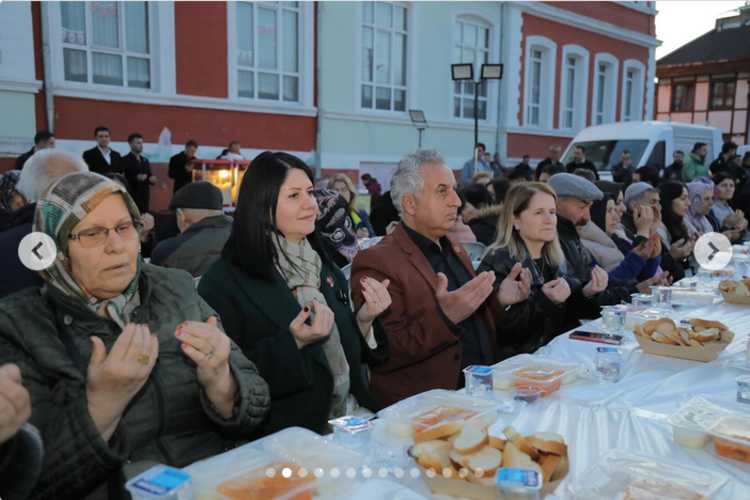 BAŞKAN İFTARDA