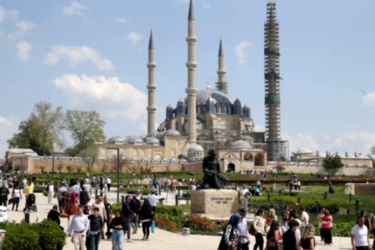 Selimiye Mosque in Edirne, Turkey, with a large open square in front and a few tourists walking or standing.