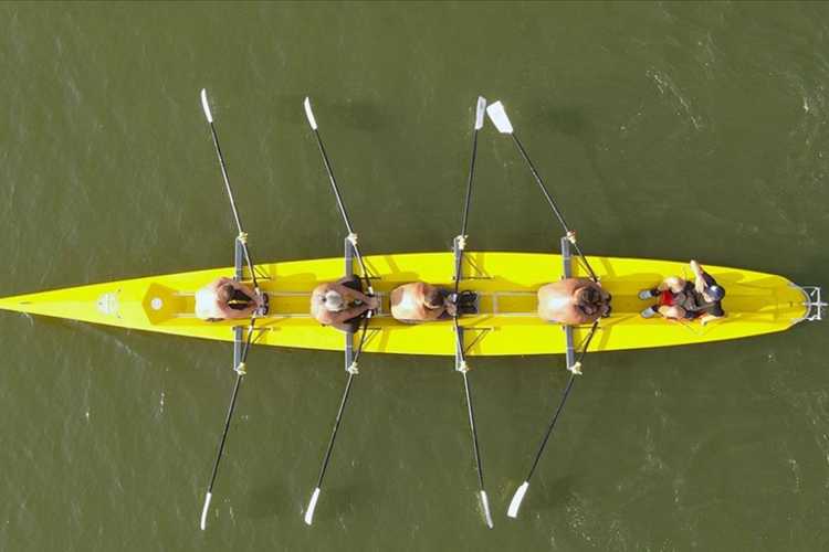 A rowing crew competing on the Meriç River in Edirne during an international rowing event