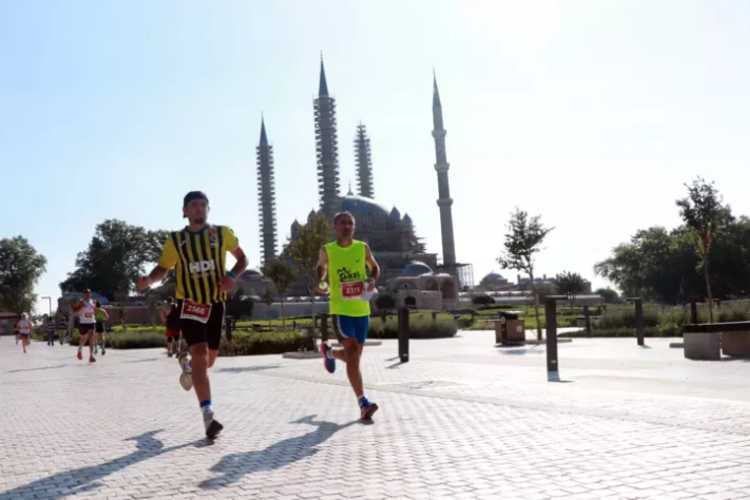 Athletes running in the 10th International Edirne Marathon with Selimiye Mosque in the background