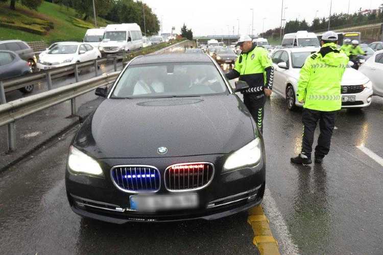 ÇAKARLI ARABA TRAFİK YASAK(1)