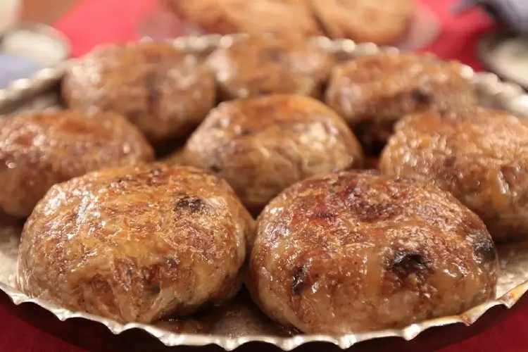 Edirne ciğer sarması prepared with liver wrapped in caul fat, a traditional specialty from Edirne cuisine.