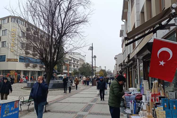 People walking along Saraçlar Street, Edirne's lively pedestrian shopping avenue