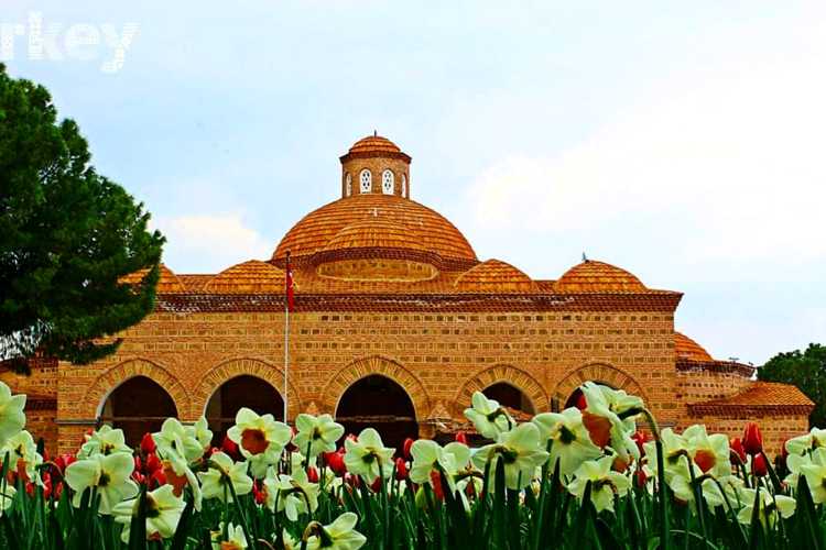 Nilüfer Hatun İmareti (Türk İslam Eserleri Müzesi) in İznik, Bursa, built in 1388 by Ottoman Sultan Murad I in memory of his mother Nilüfer Hatun, featuring early Ottoman “reverse T-plan” architecture.