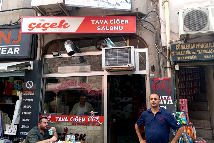 Çiçek Tava Ciğer Salonu exterior in Edirne with a customer dining outside