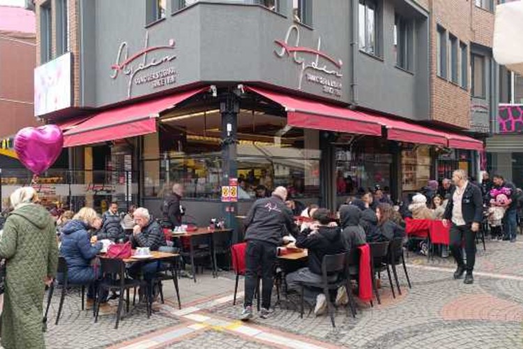 People sitting at tables in open-air in front of a restaurant at Kaleiçi in Edirne
