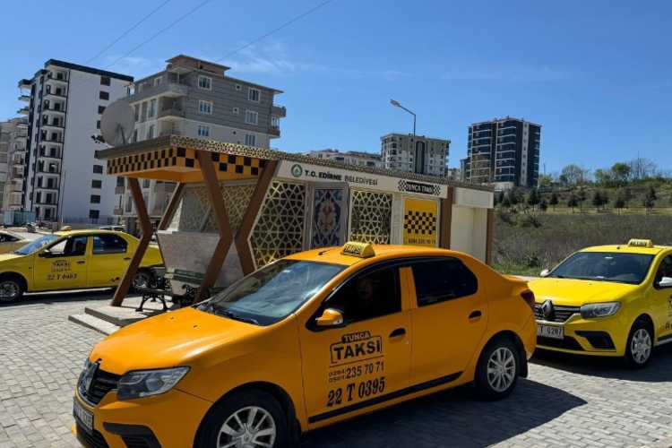 Taxi station in Edirne with two taxis waiting for passengers in a city street