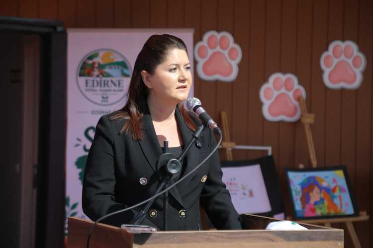 Edirne Mayor Filiz Gencan delivering speech